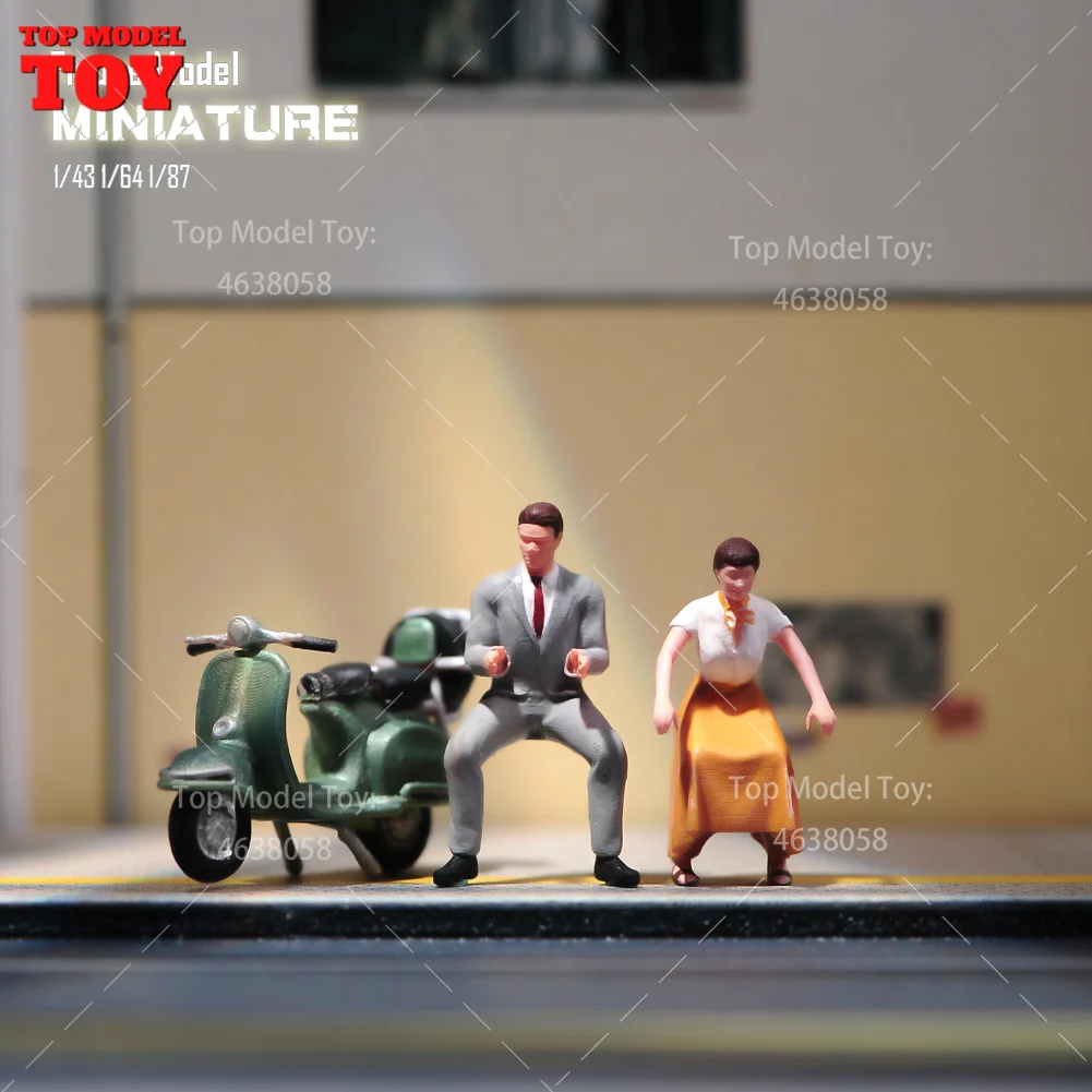 Painted Miniatures 1/64 1/43 1/87 Couples Riding Electric Bike Female Male Scene Figure Dolls Unpainted Model For Cars Vehicles