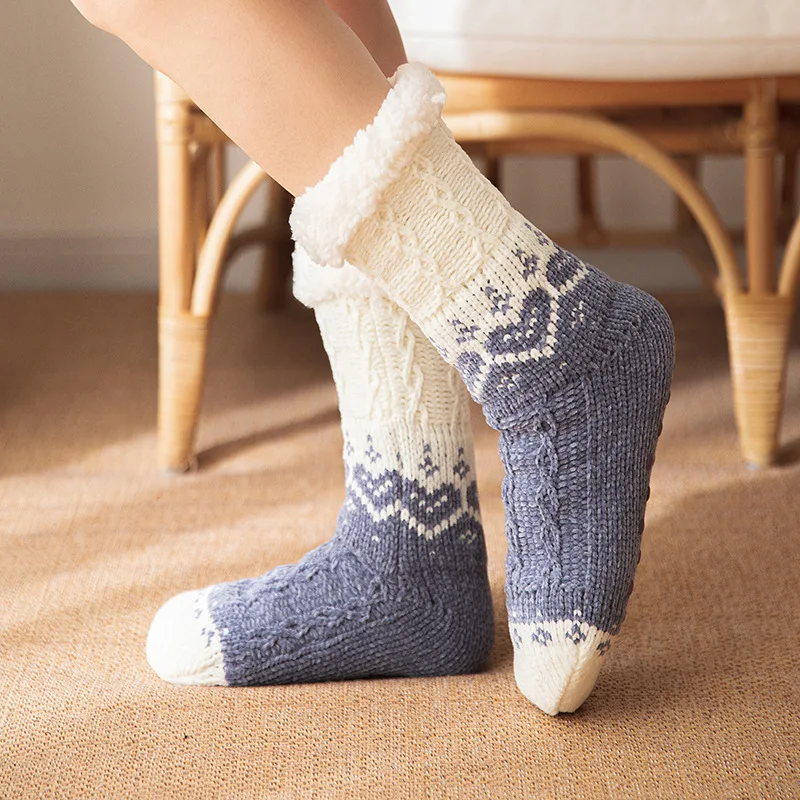 Calcetines de invierno de chenilla para mujer, calcetín cálido de maternidad para dormir, calentador de piernas de tubo medio, pantuflas de alfombra, navidad