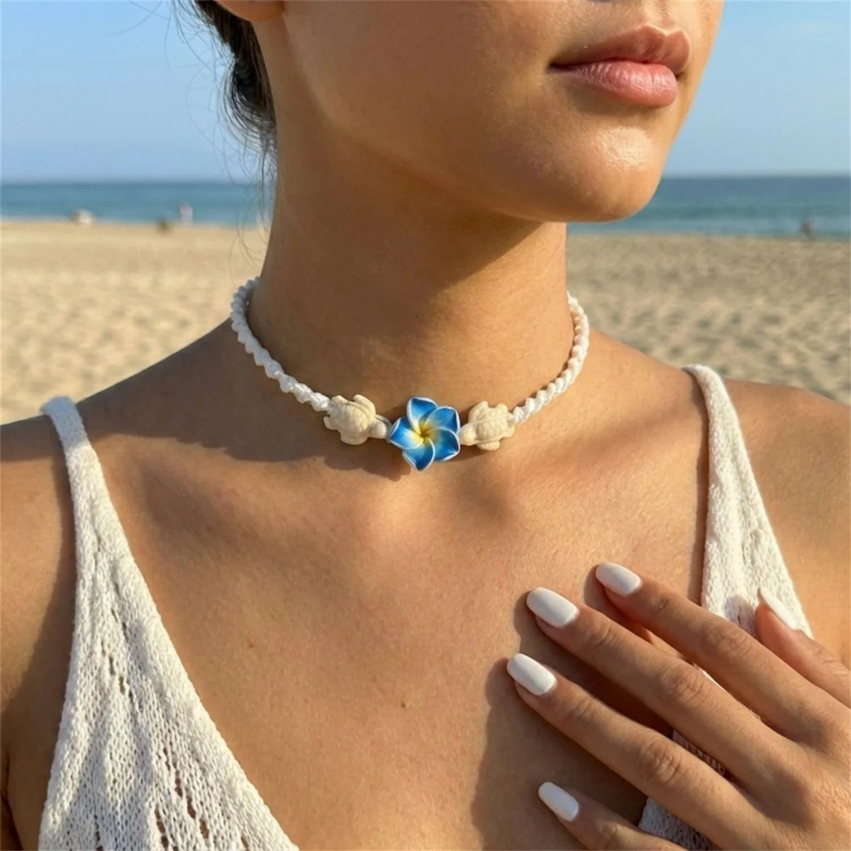 Boho-Halskette aus weicher Tonerde mit weißem geflochtenem Seil für Damen und Herren, Harz-Meeresschildkröten, florales Choker-Halsband, Sommer-Strand-Urlaubsschmuck – Detail 5