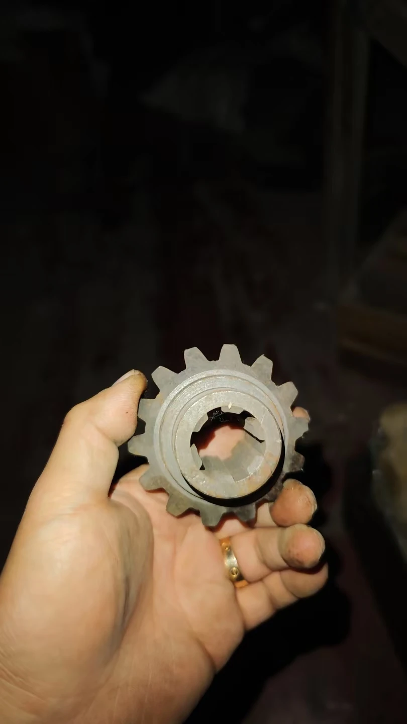 Hubei Shenniu 254.31.122 Front Side Transmission Drive Gear for the front axle, Hubei Shenniu SN254 Tractor