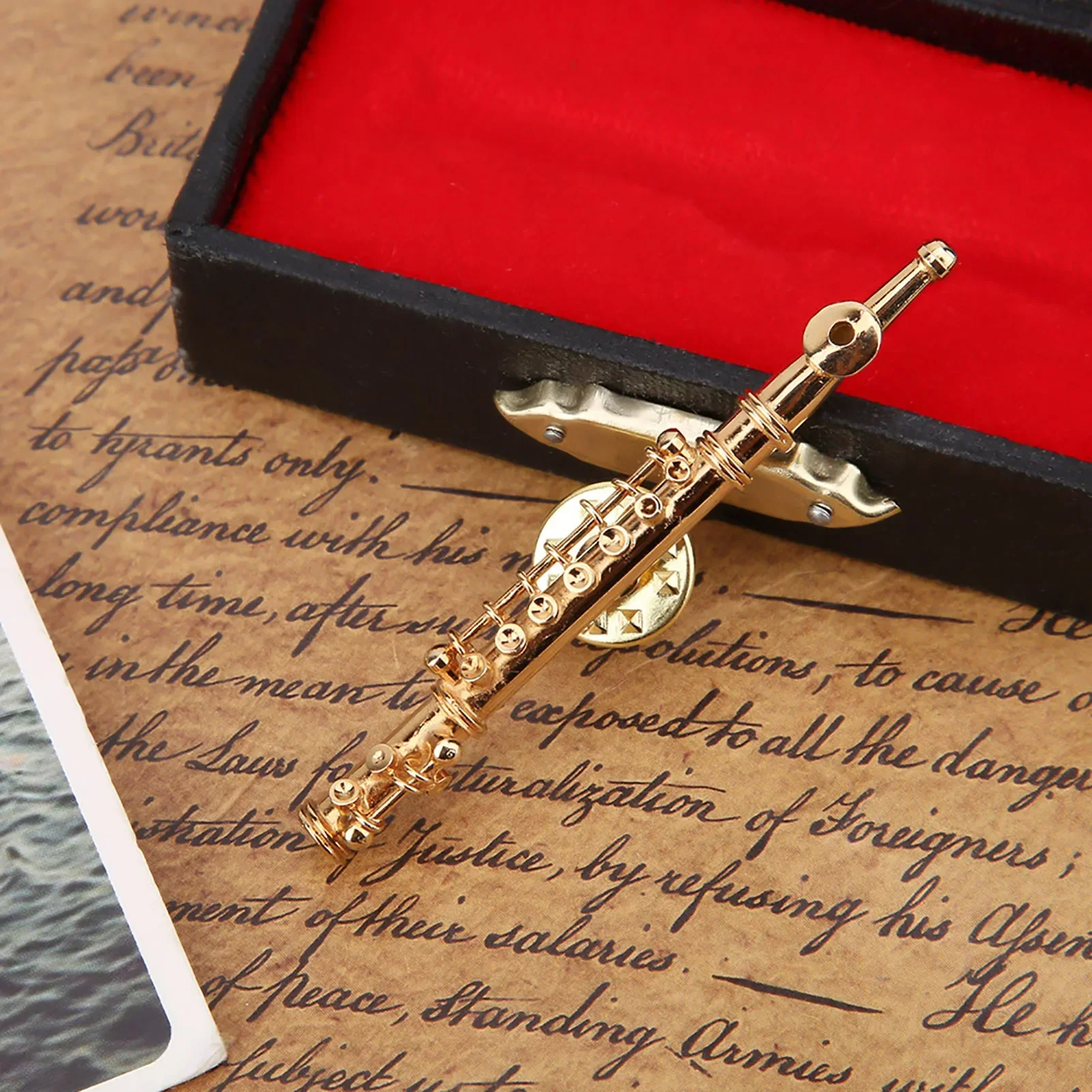Music Series Musical Instruments Hard Enamel Lapel Pin Jewelry Badges Men Women Saxophone Piano Violin Brooches Accessories