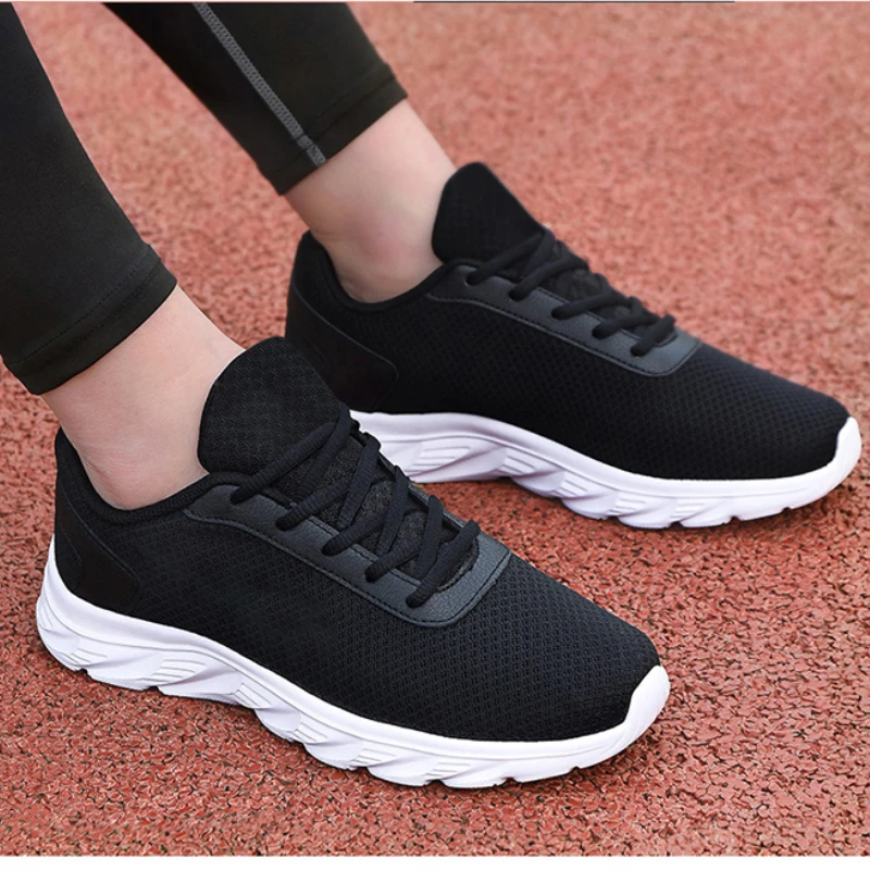 2025 Nieuwe Heren Outdoor Antislip Platte Bodem Mesh Wandelschoenen Dames Zwarte Loopschoenen Casual Sport Lichtgewicht Schoenen