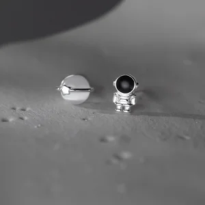 925 Sterling Silver Assimétrico Espaço Astronauta Planeta Stud Brincos para Mulheres, Simples Piercing Da Orelha Jóias, Presente Da Menina, Bonito 10 principais vendas brincos astronauta - №7