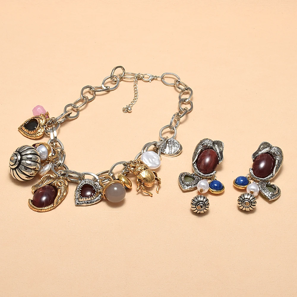 

Vintage Metal Animal Heart Pendant Necklace for Women Statement Geometric Resin Gemstone Necklace Holiday Party Jewelry