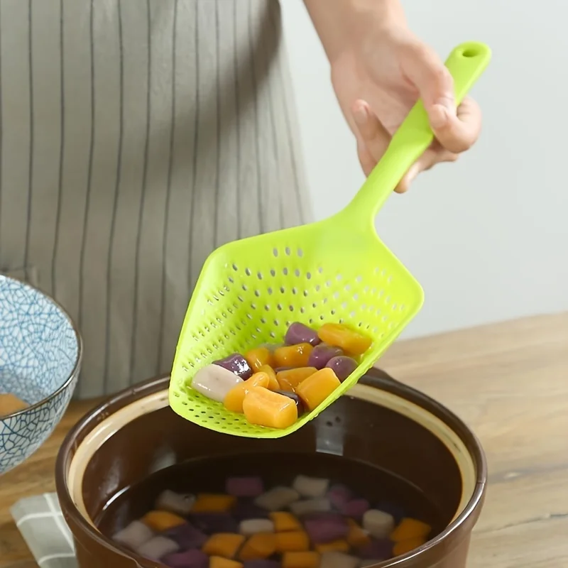 Large Scoop Colander Strainer, Multifunctional Plastic Pasta Spoon Drain Shovel Strainers Long handle for Kitchen Cooking