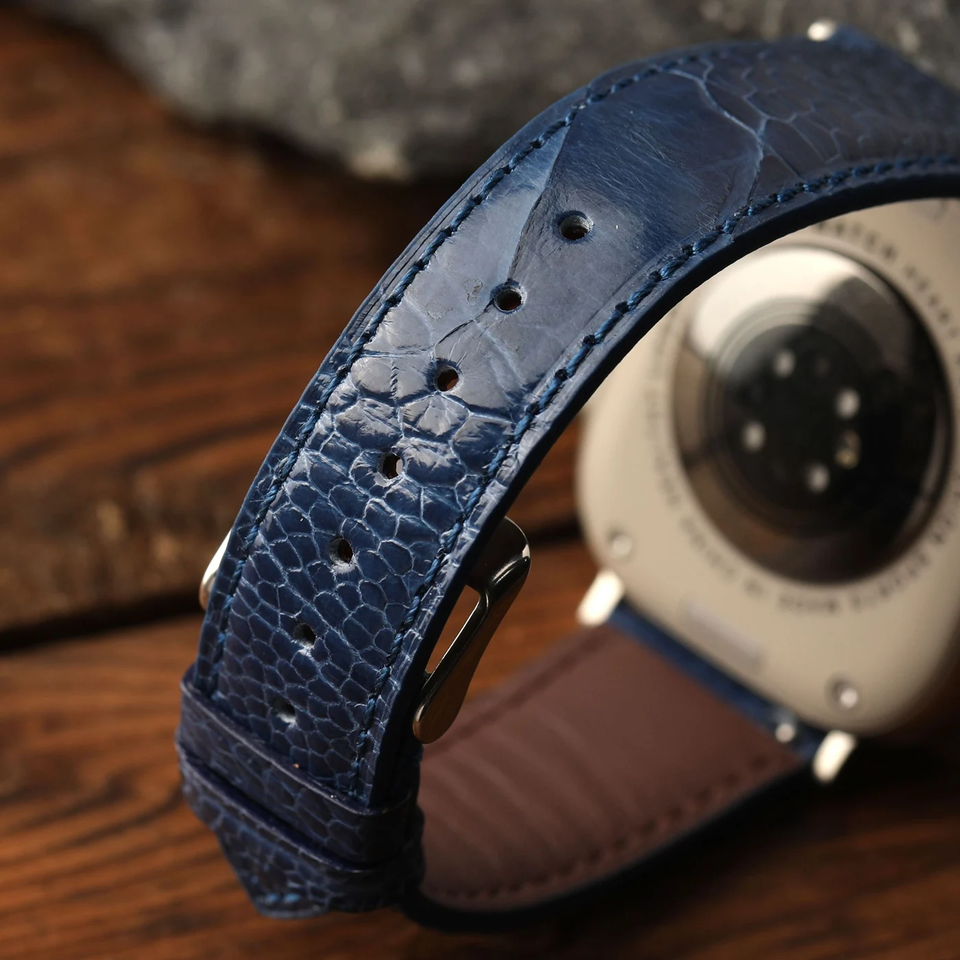 حزام جلد نعام أزرق ملكي فاخر،  - مراجعة Suede Strap Watch وسعره
