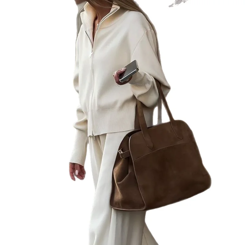 Damska kurtka na jesień i zimę, casualowa, dopasowana, uniwersalna, z długim rękawem.