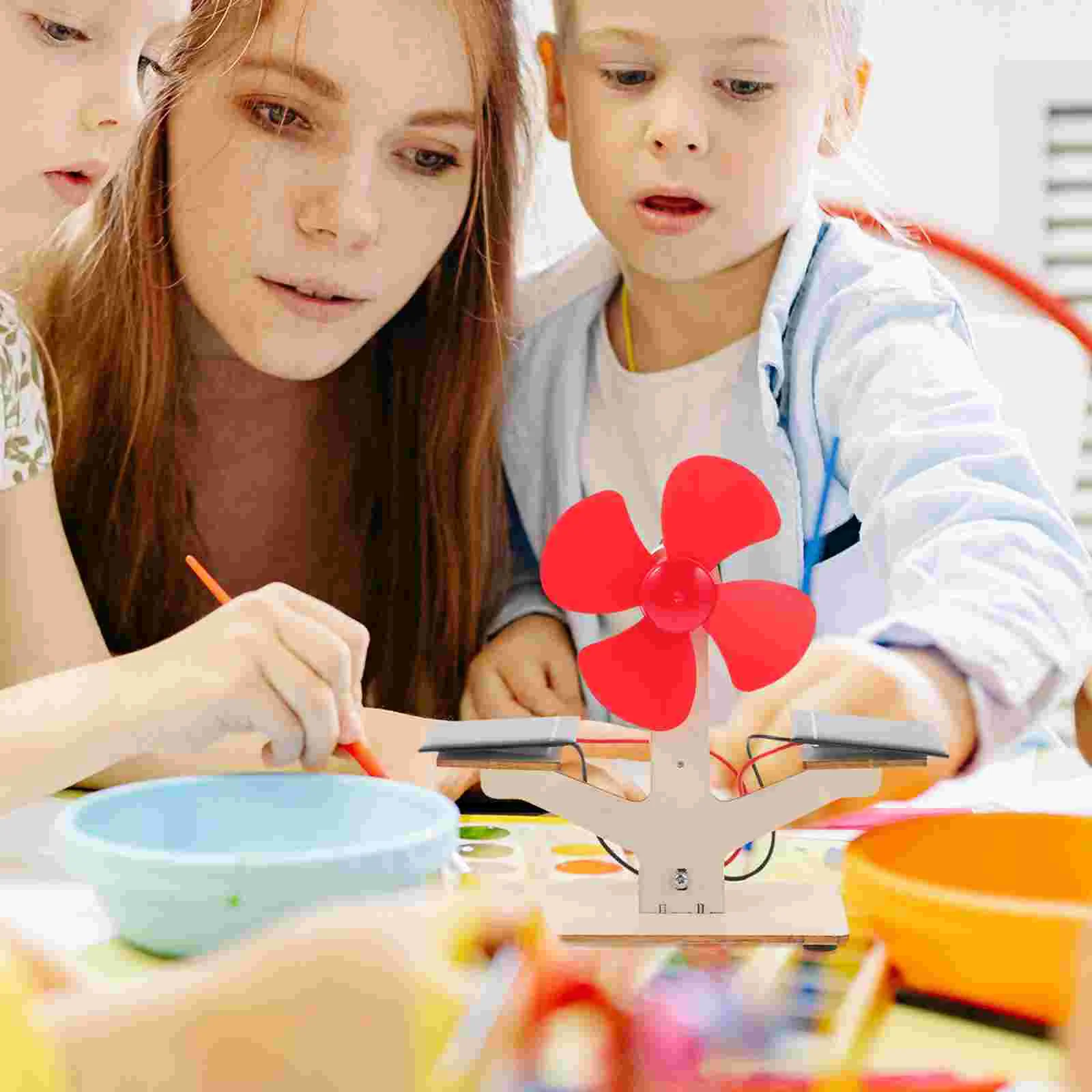 1 set di modello di ventilatore giocattolo educativo di assemblaggio in legno per bambini modello di ventilatore solare fai da te ventilatore solare scientifico