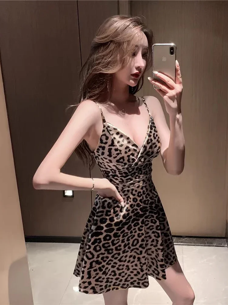 

New Sexy V-neck Chic Leopard Print Simple Female Dresses Summer Classic Sleeveless Casual Fashion Slim Waist Female Mini Dress