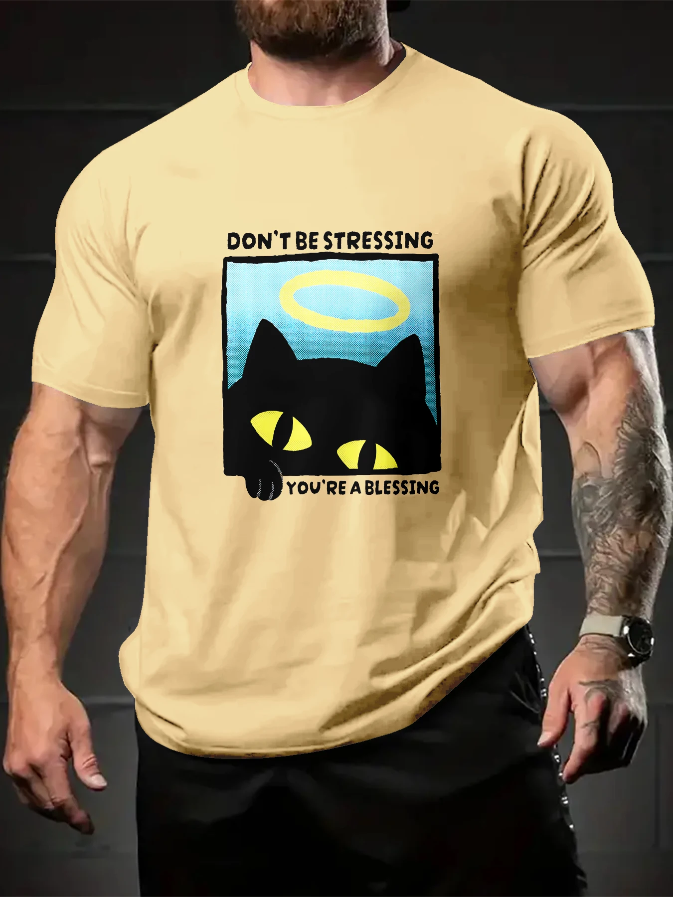 Simple Cartoon Peeking Black Cat Blessing Slogan Print Men's T-shirt