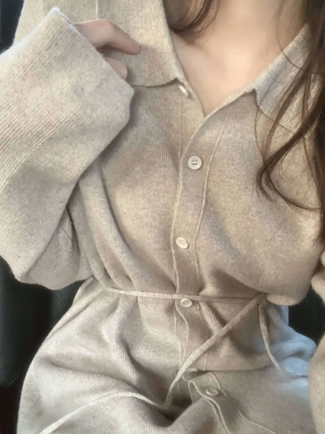 Otoño e Invierno nuevo estilo Polo cuello sobre la rodilla vestido de manga larga suelto y recto vestido de punto de fondo suéter femenino