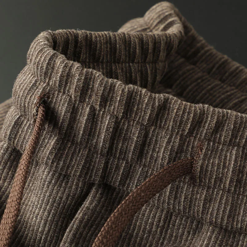 Schlichte und sportliche Freizeithose für Herren, schwarze, seitlich gestreifte Slim-Fit-Hose mit geradem Bein, Jogginghose mit Kordelzug, dicker Stil