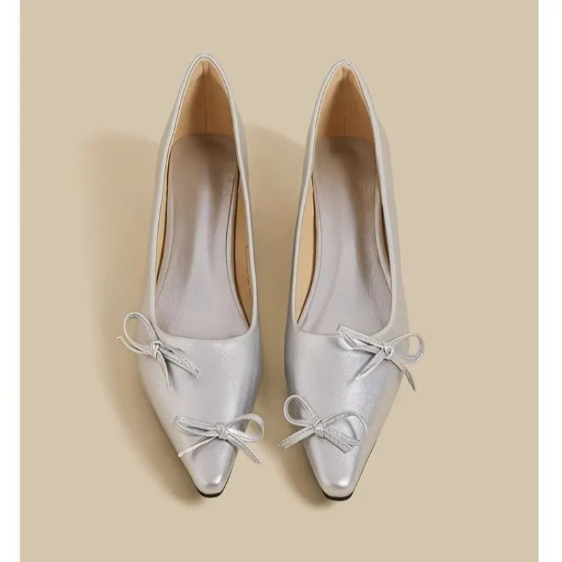 

Серебристые туфли-лодочки на высоком каблуке с острым носком для женщин, новинка 2026 года, во французском стиле с бантом
