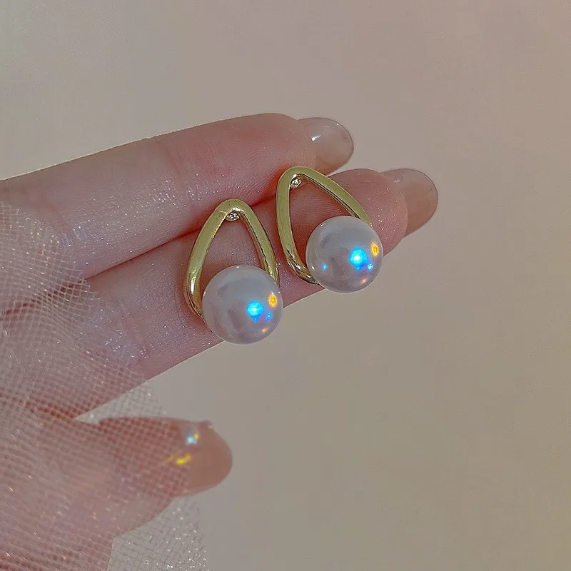 Small Imitation Pearl Stud Earrings for Women Trendy Golden Color Hollow Out Metal Water Droplet Earrings Simple Jewelry Gift