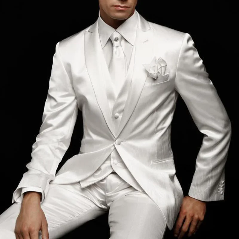 Traje ajustado blanco de último estilo para hombre, esmoquin para novio de boda, conjunto de moda masculina de satén personalizado de 3 piezas,