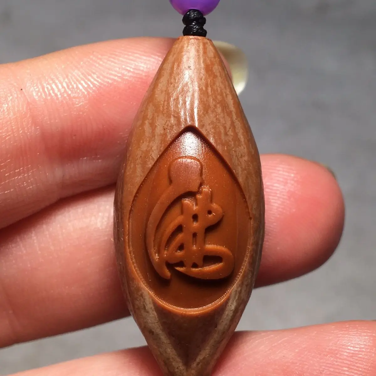 

Olive Kernel Carving Single Seed Slender Buddha Pendant Original Skin Carving Wants Single Phone Chain Key Chain Willow Kernel