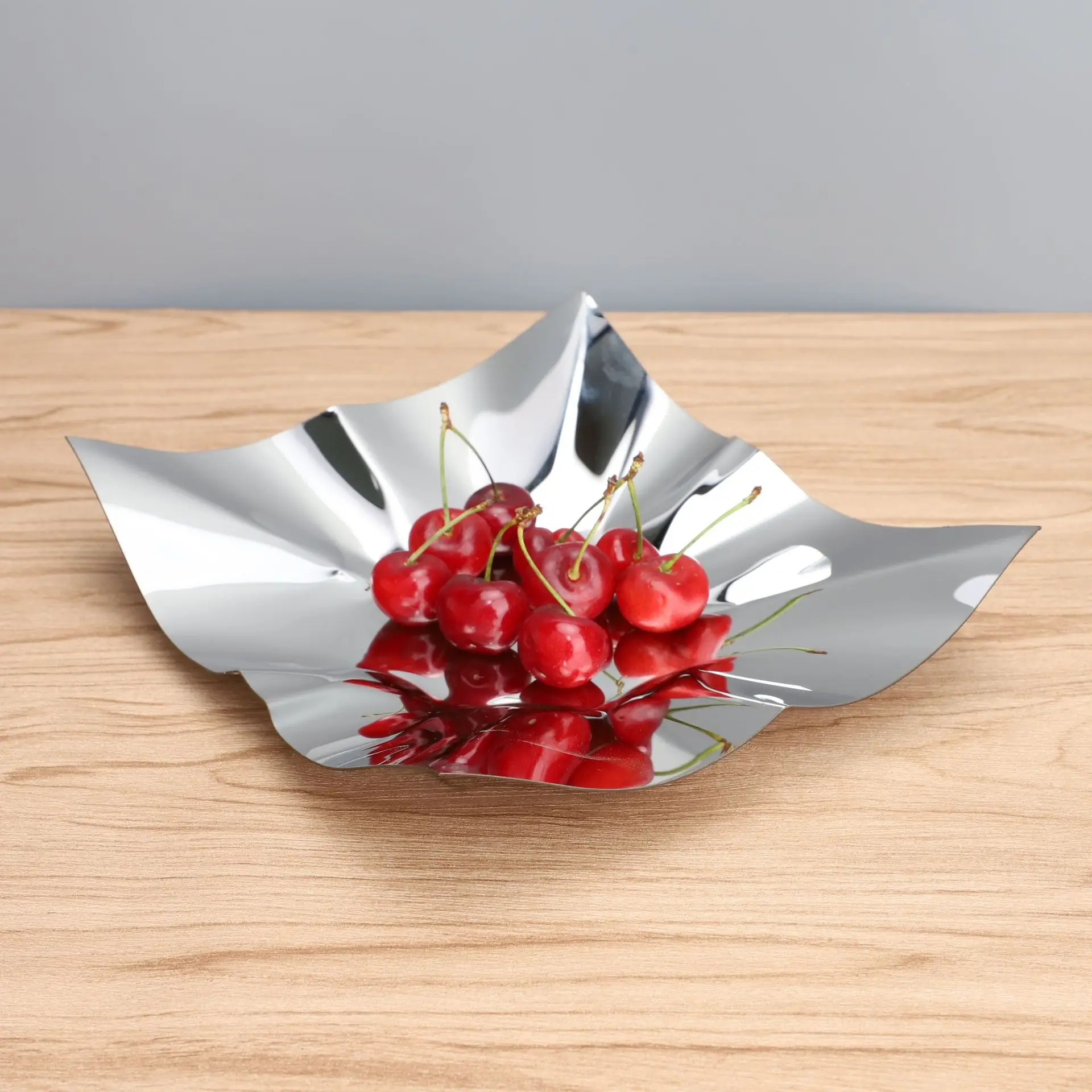 

Minimalist Polished StainlessSteel Fruit Tray,AestheticTable Serving Dish for Home LivingRoom Showroom Coffee TableDecor Storage