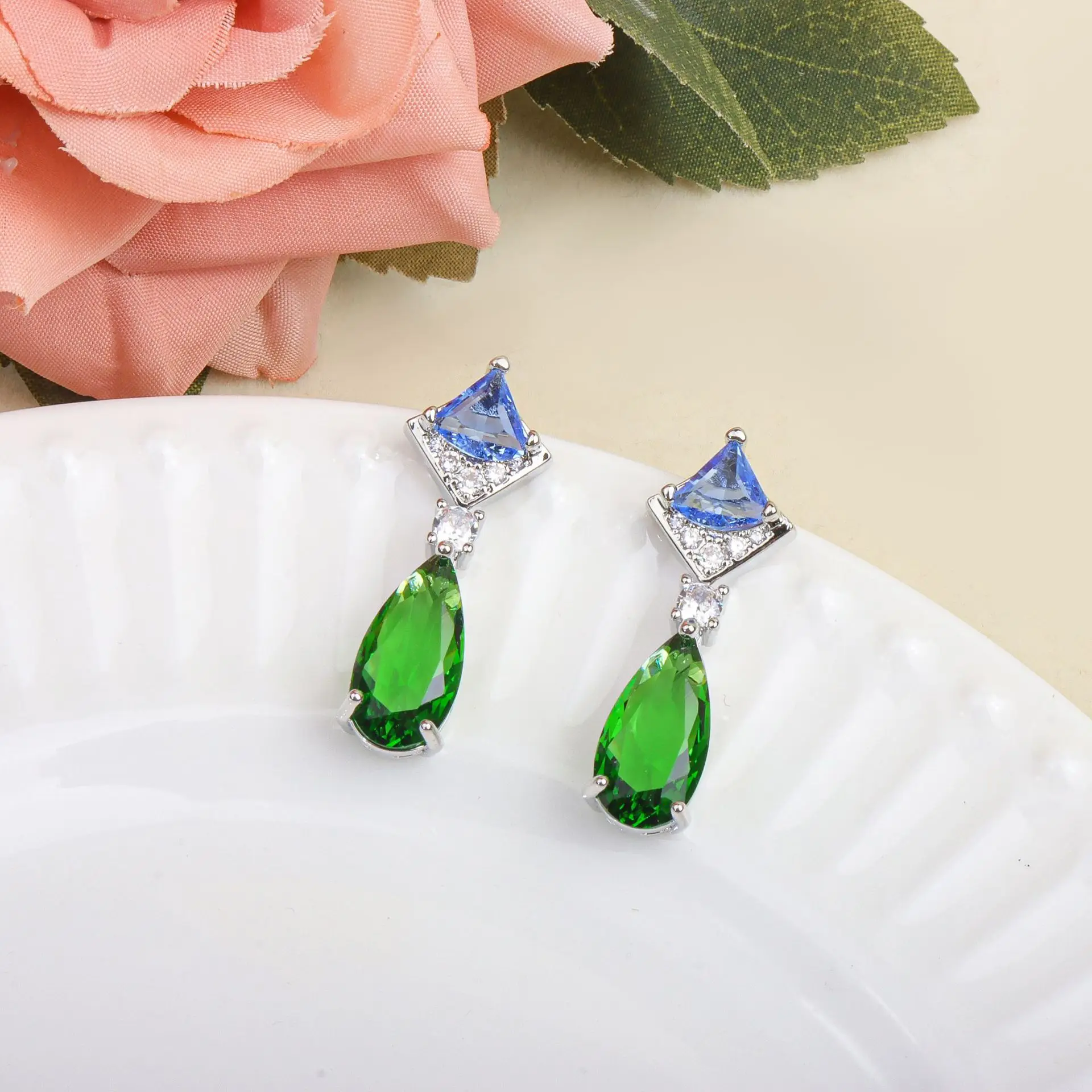 Popular Exquisite Luxury Colored Droplet Shape Necklace and Earring Set Suitable for Women Wedding Event Dress Jewelry M-1150