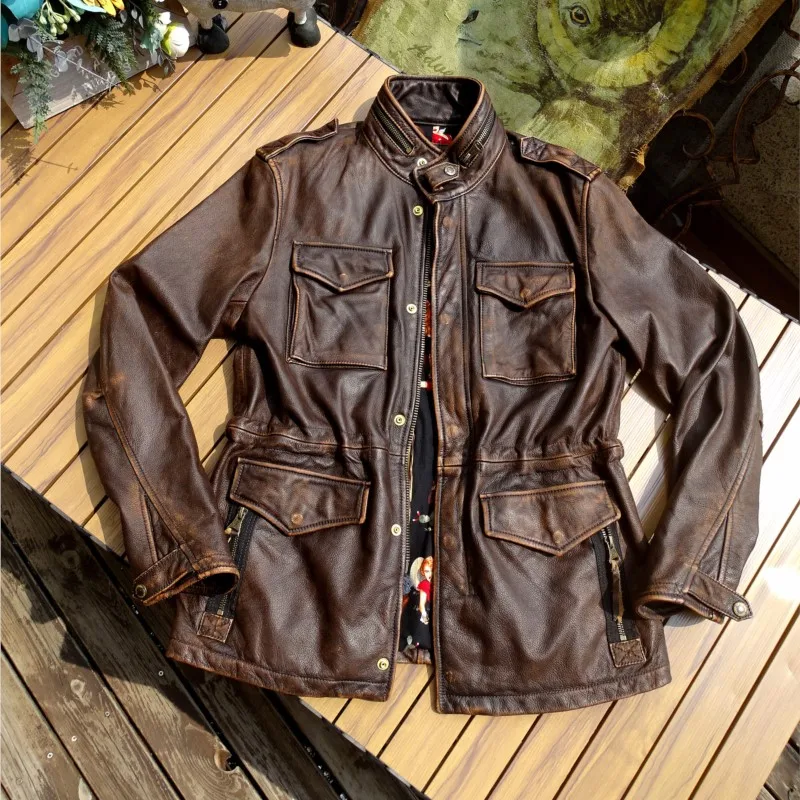 

Пальто из воловьей кожи средней длины, выцветшее и выдержанное чайное сердце.