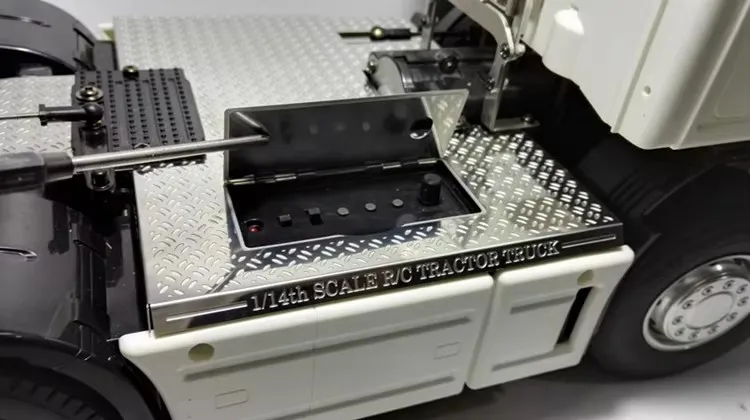 

Simulation skid plate Decoration Plate Slip-resistant Plate for 1/14 Tamiya Tractors Trailer Scania R620 R470 56323 56327