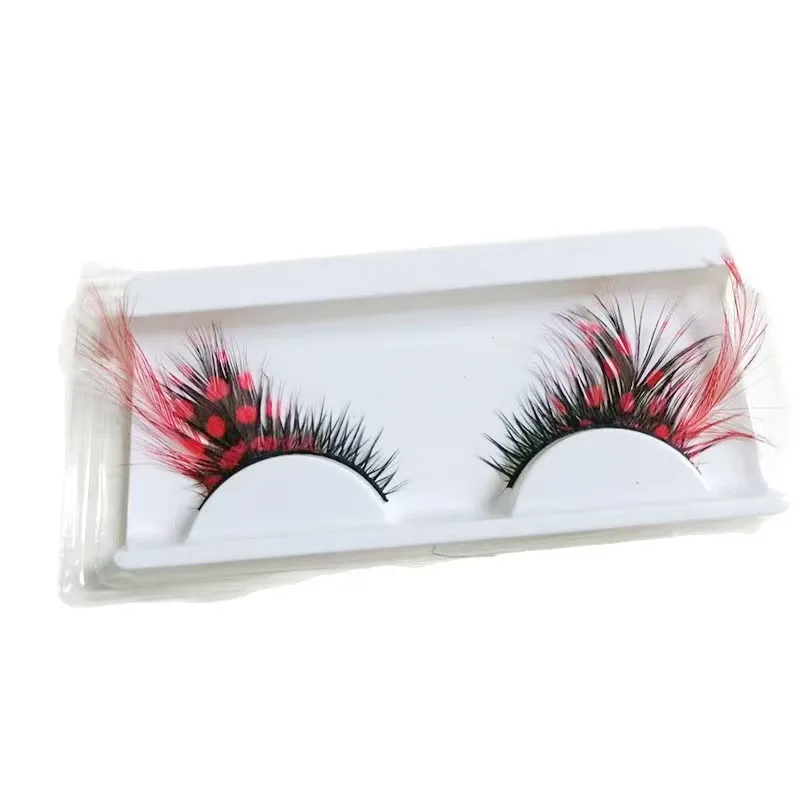 Vibrant Powder Party-Zubehörset: Rosa Brillen, Regenbogenohrringe, falsche Wimpern und ein fuchsiafarbenes Tutu sind perfekt für Pride.