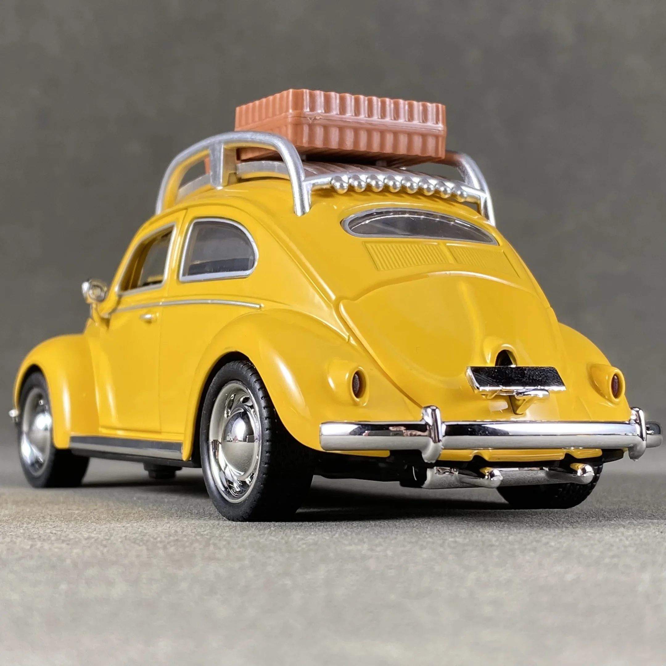 1:32 volkswagen beetle versão de viagem sedan compacto liga diecast modelo carro interior computador host interior diy ornamentos presente