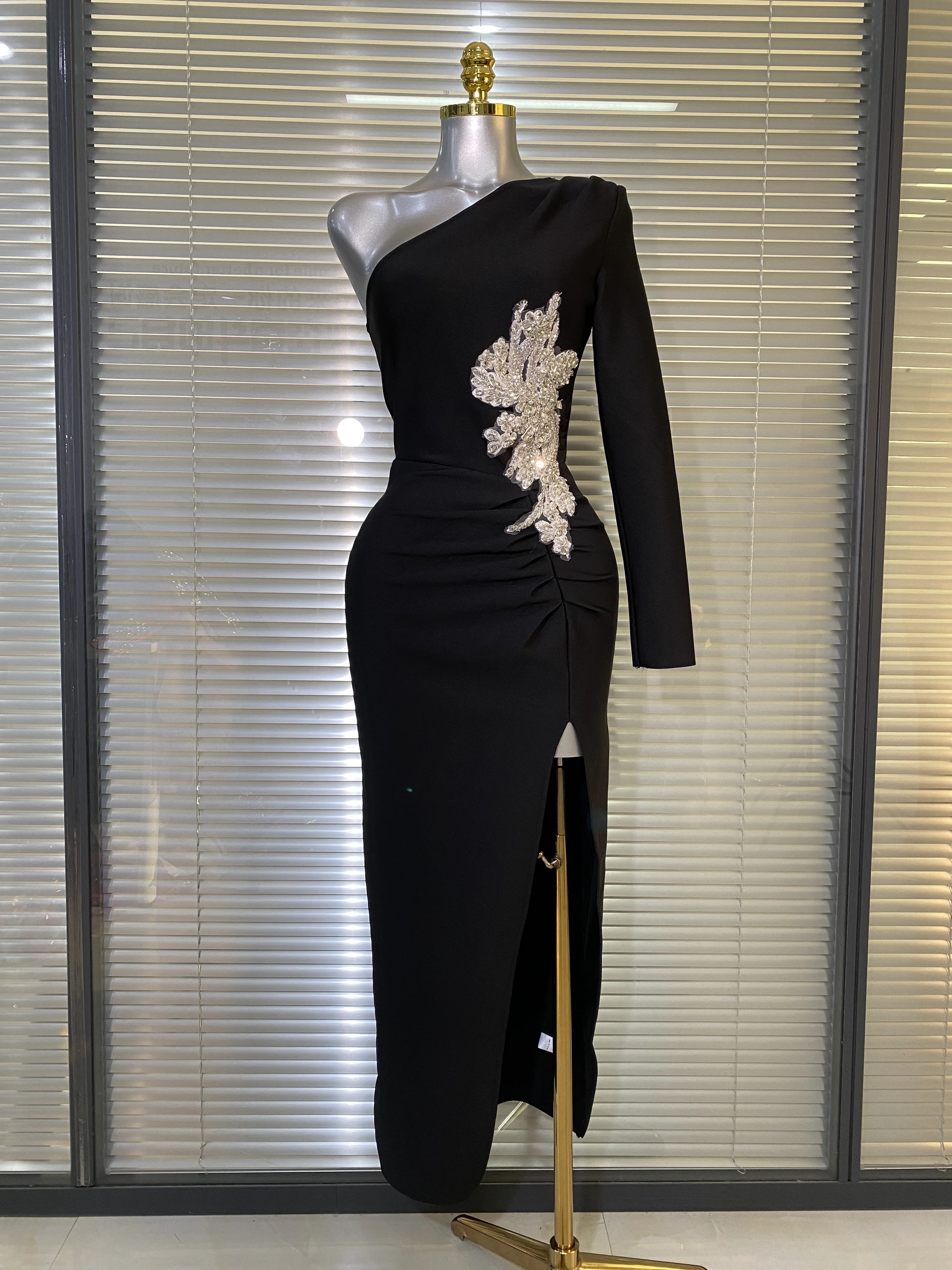 

Sparkly Diamonds Women Sexy High Split One Shoulder Bodycon Long Bandage Celebrity Birthday Dress Party Outfit Prom Gowns