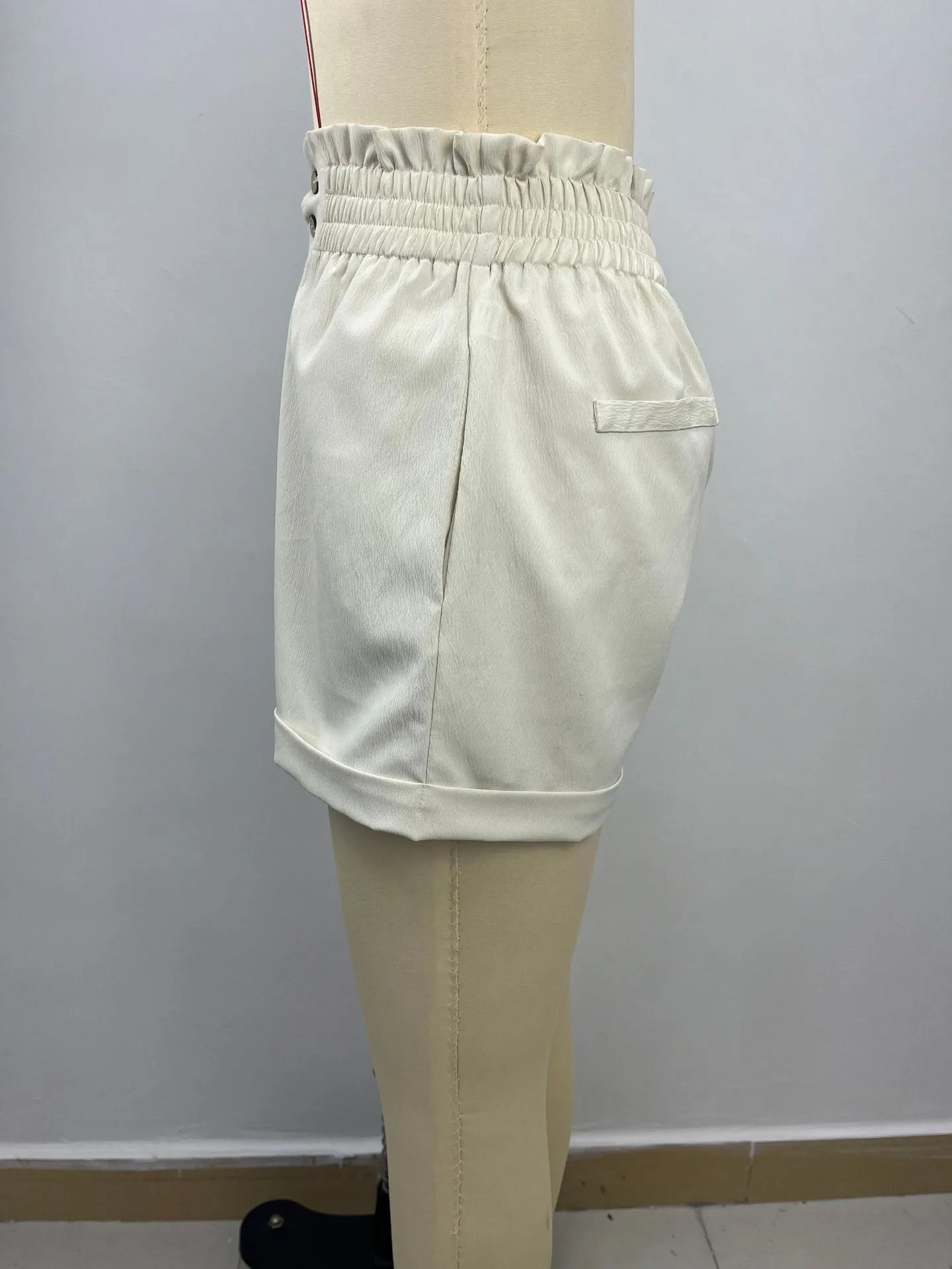 Women's Solid Color Elastic Waist Straight Leg Capri Shorts with Button Zipper Pockets for Travel Camping Streetwear Everyday