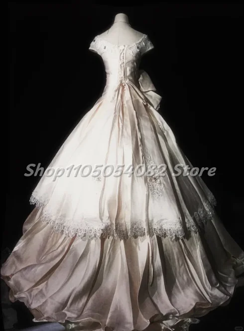 Customized Elegant and Luxurious Round Neck Wedding Dress Short Sleeves Lace Trimmed Gemstone A-line and Hemline Wedding Dress