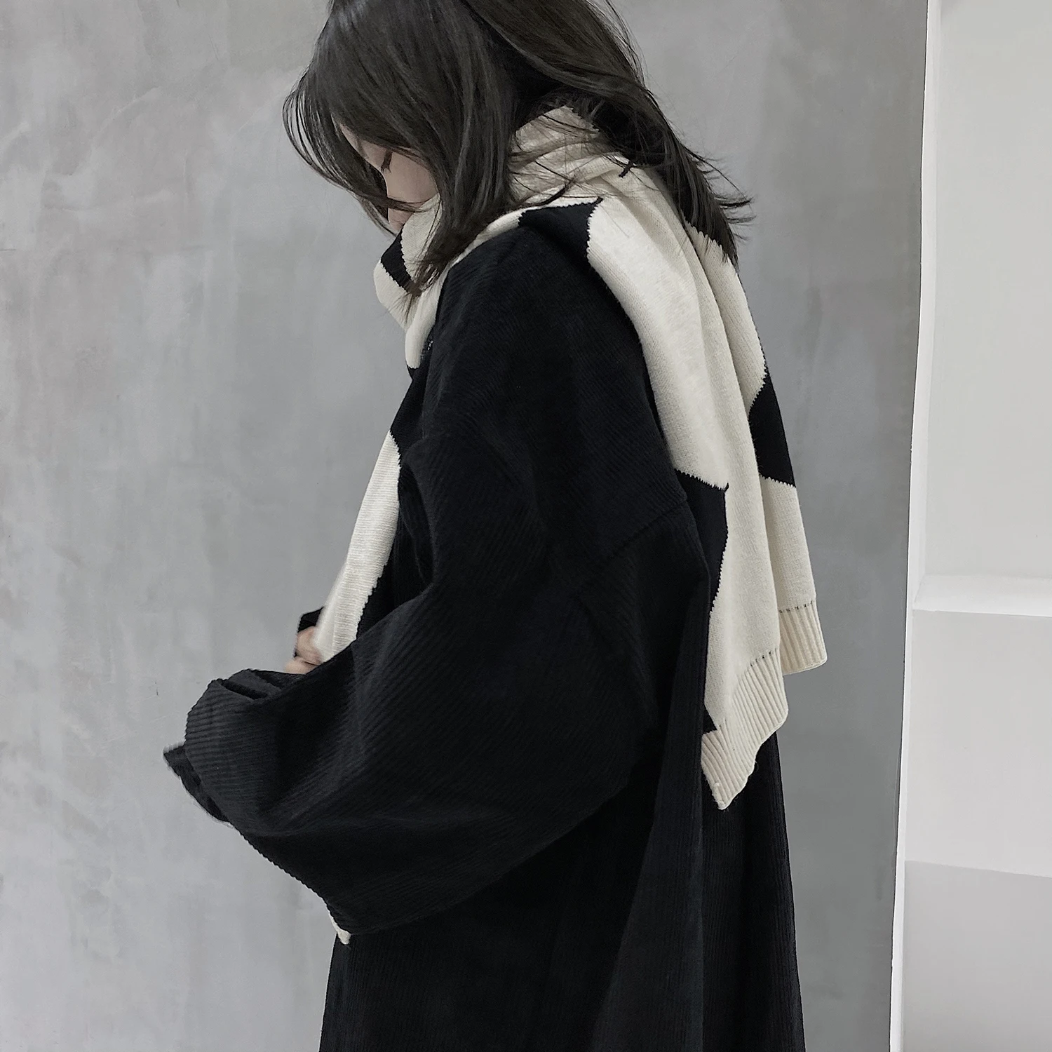 UMI MAO Niche Black White Contrasting Core Yarn Double-sided Scarf 2024 Autumn Winter Versatile Knitted Shawl Femme Y2K