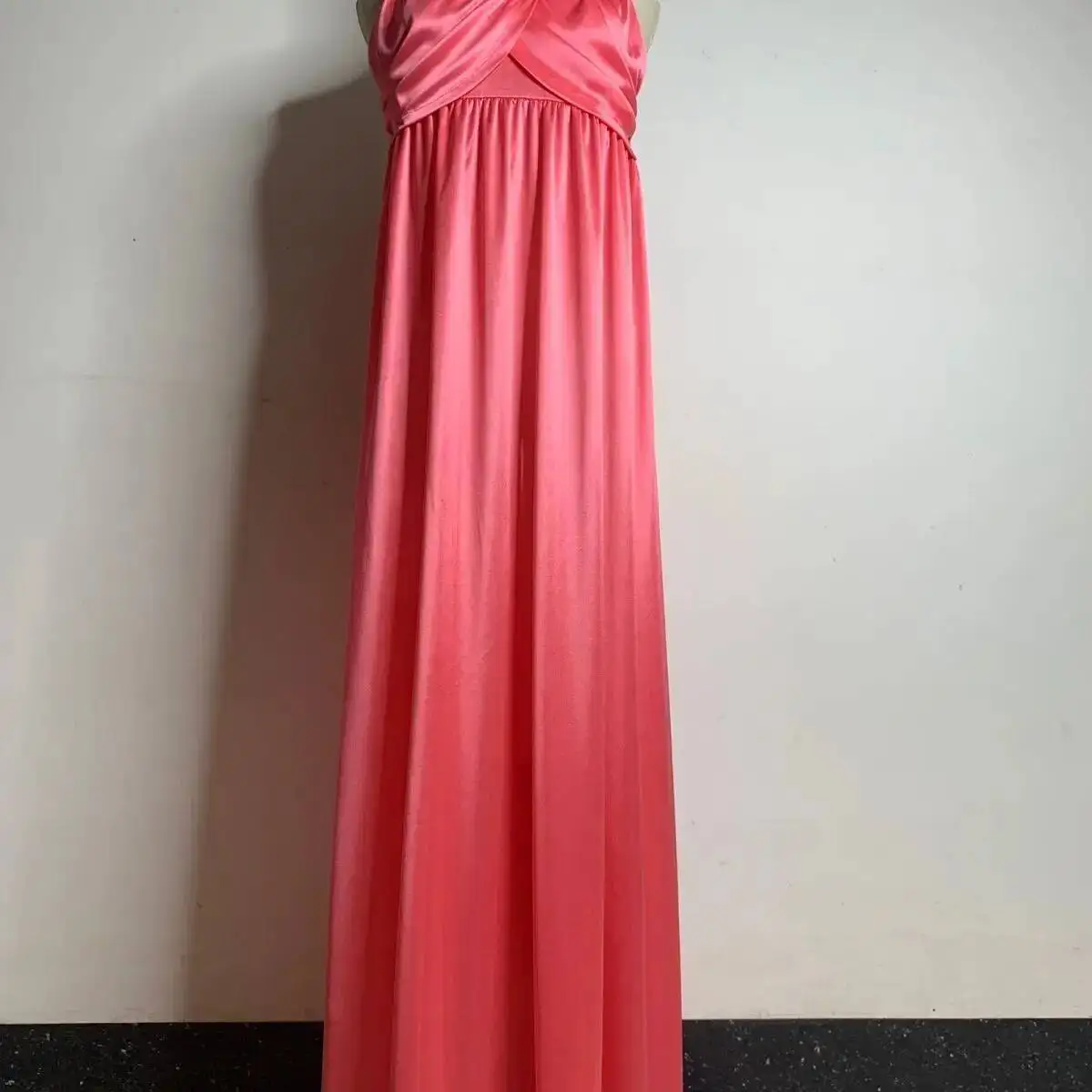 40-70kg 광택 있는 핑크 여성용 새틴 루즈 맥시 드레스 민소매 플러스 사이즈 섹시한 슬리핑 로브