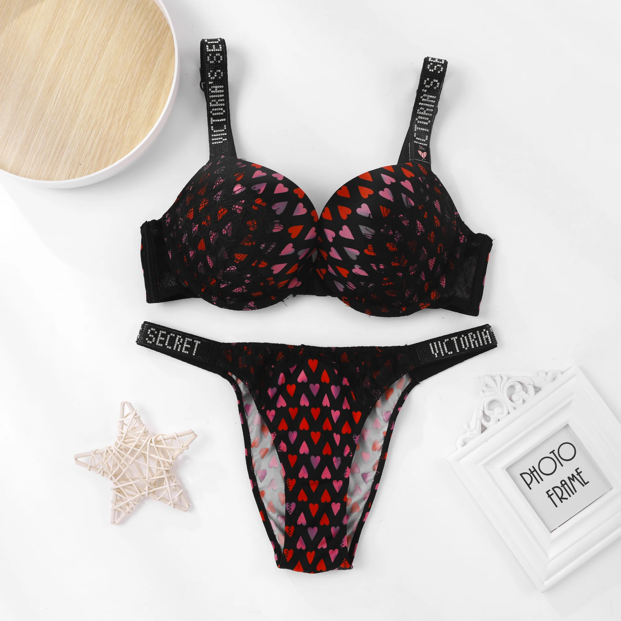 2025 جديد V المرأة مثير S مجموعة الملابس الداخلية القلب نمط تقليم بسط ملابس داخلية جيدة التهوية مجموعة الدانتيل Bralette حمالة صدر ولباس داخلي مجموعة