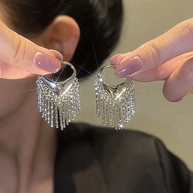 Korean Style Temperament Cold Wind Metal Tassel Love Light Luxury Retro High End Fashion Earrings for Women Jewelry.