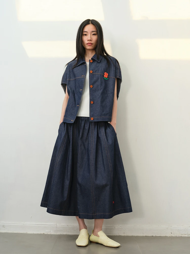 

Приталенная джинсовая блузка с эластичной талией, плиссированная юбка А-силуэта, структурный воротник, повседневная хлопковая юбка с вышивкой