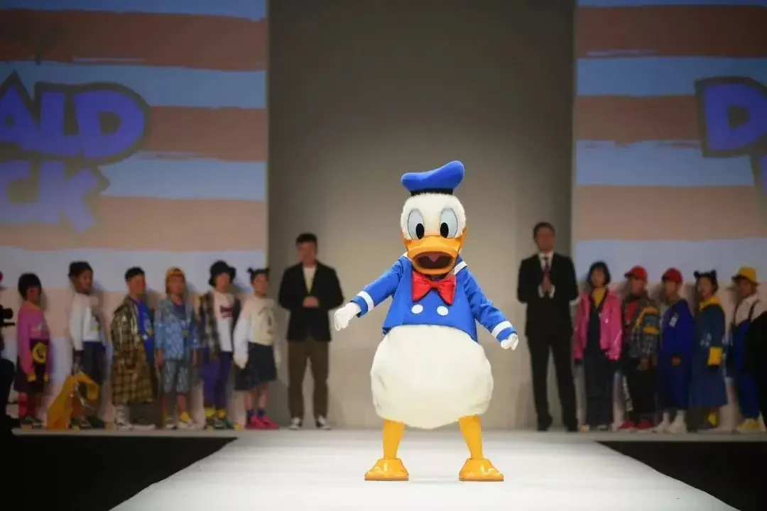 คอสเพลย์ Donald Duck Boy และ Daisy Duck สาวการ์ตูนเครื่องแต่งกาย Mascot โฆษณาชุดแฟนซีสัตว์ Carnival PROP