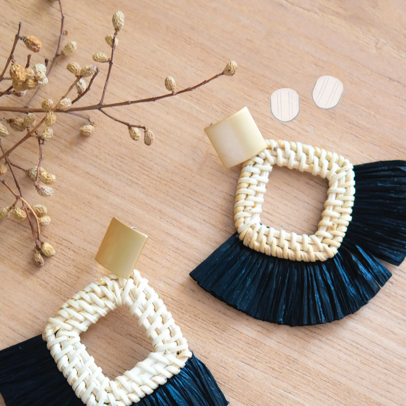 

100pcs Clip On Backs Silicone Small Flexible Earring Pads Comfortable Skin-Friendly Durable Replacement Parts For Studs Diy