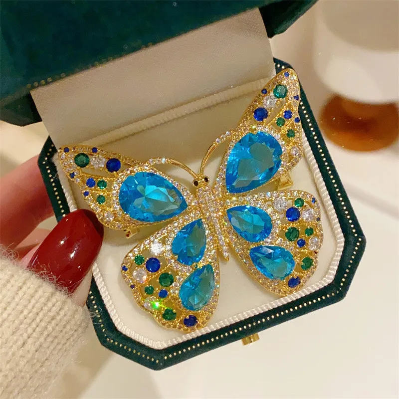 CC Elegant Brooches 100% Handmade Imitation Blue Gemstore Butterfly Shape Coat Pins Exquisite Sweater Pin Shining Charm B252