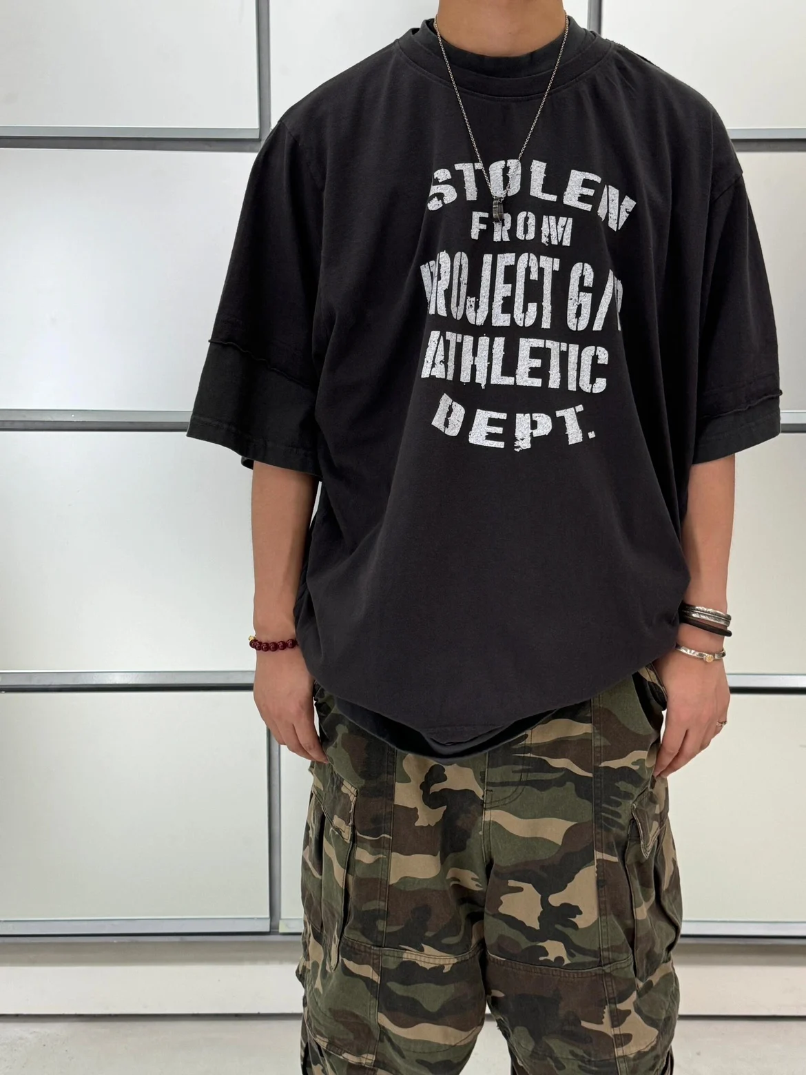 

Ailz Project Visual Distortion Spliced Letter Drapey ape ort Sve Loose Summer round Ne Couple Cotton T-irt