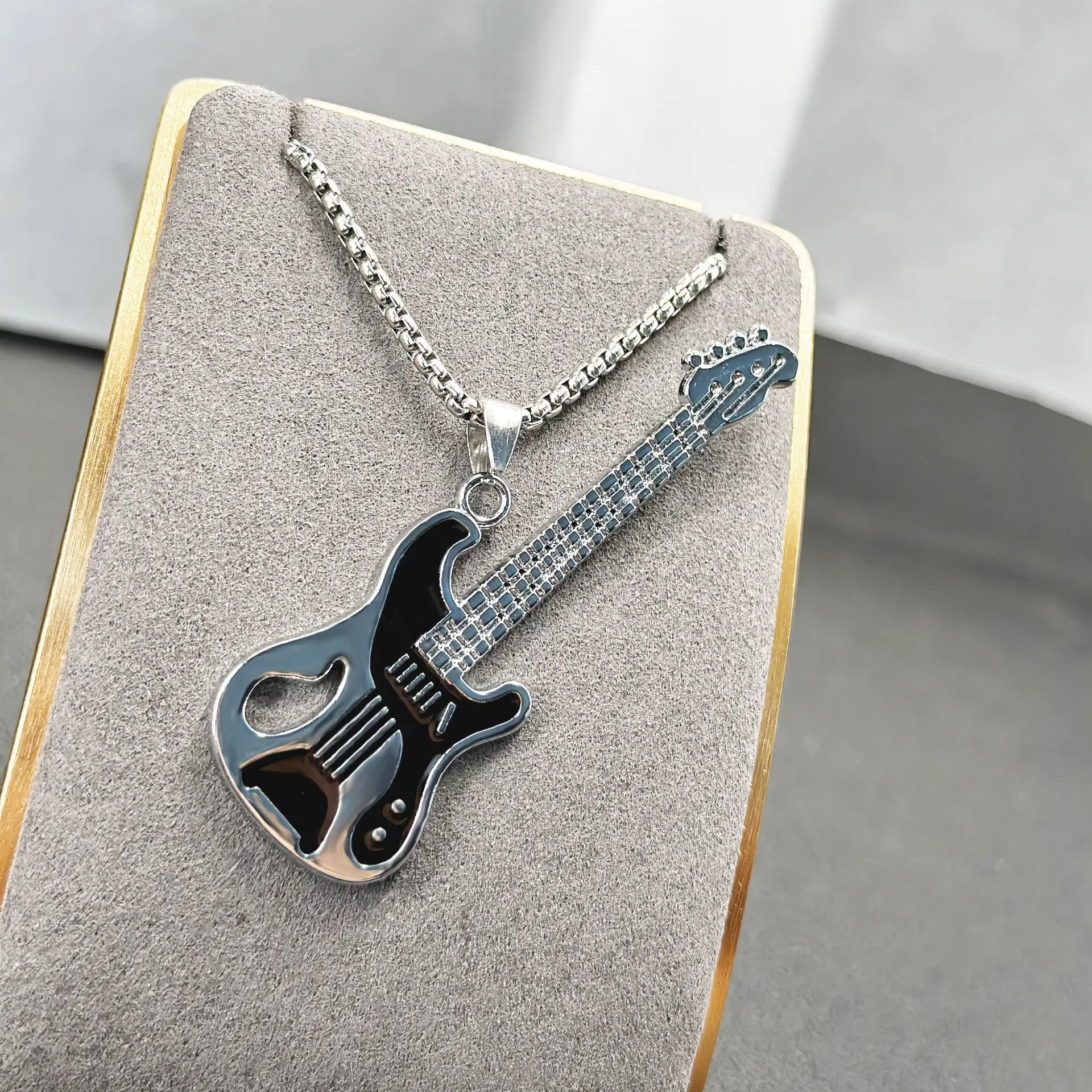 

Punk Rock Hip Hop Guitar Pendant Necklace for Men Personality Trendy Metal Chain Fashion Jewelry Daily Party Accessories