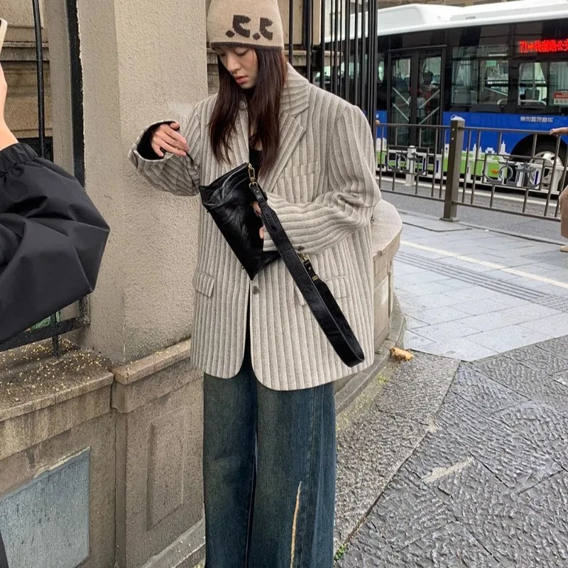 2025 Autumn and Winter New Young Versatile Suit Jacket Top Niche Fashion Casual Design Vertical Striped Suit