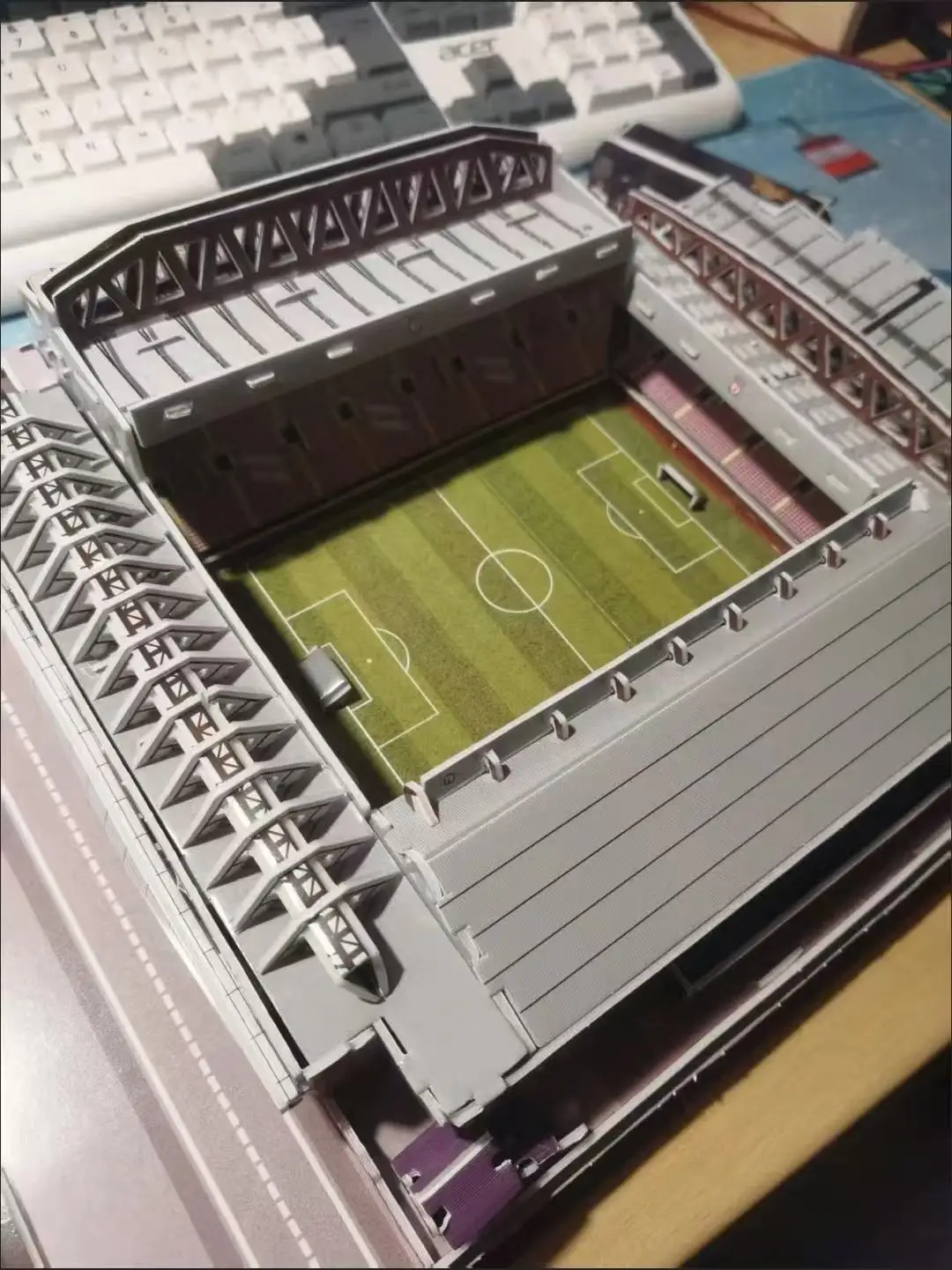 

165pcs/set England Anfield Liverpool Club RU Competition Football Game Stadiums Building Model Toy Kids Gift Original Box