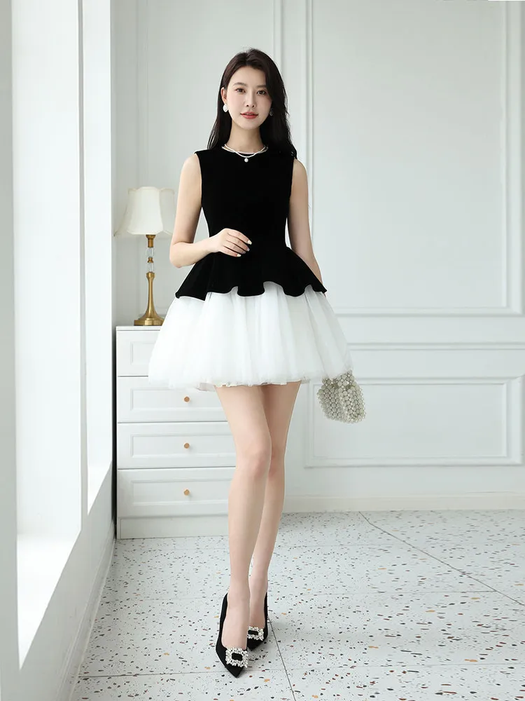 فساتين سهرة فرنسية أنيقة بمزاج اجتماعي أسود برقبة دائرية بدون أكمام وخصر عالٍ فستان شبكي لحفلات أعياد الميلاد للنساء