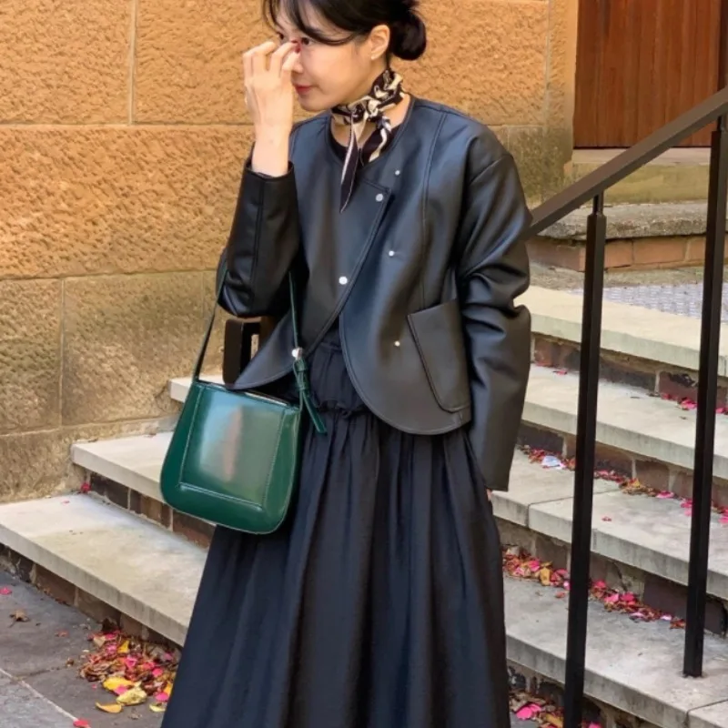 Women's Chic Loose Fit Faionable PU Leather Jaet Asymmetrical Slant Button Design Korean Sle Long Sve Biker Coat