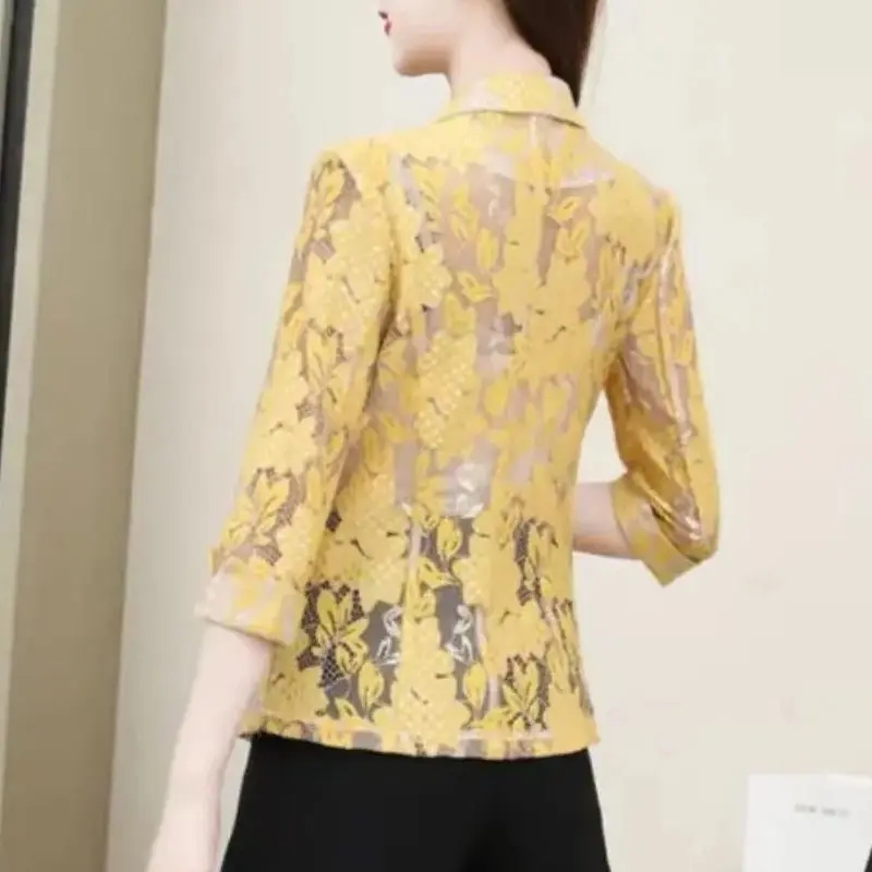 เสื้อเบลเซอร์สีดำสไตล์ Old Money สำหรับผู้หญิง แขนบาน ทรงเข้ารูป ดีไซน์ทันสมัย สีสันหลากหลาย สวยหรู