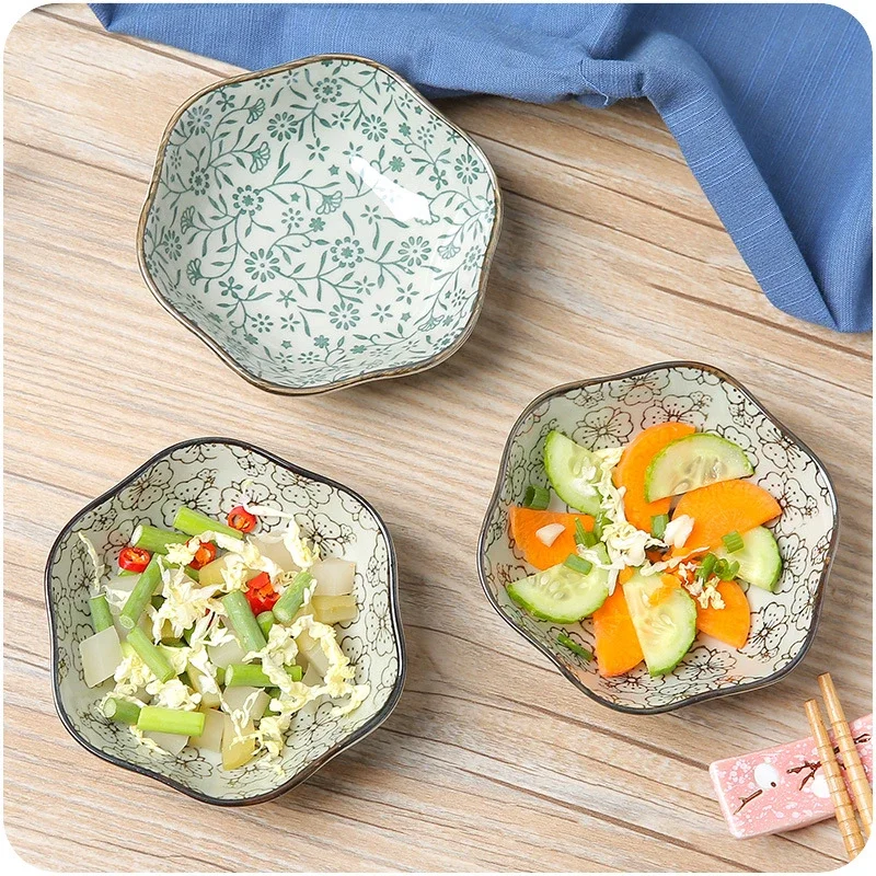 Creative household ceramic dish E120 flower kitchen plum flower shaped saucer dish pottery and porcelain tableware wholesale