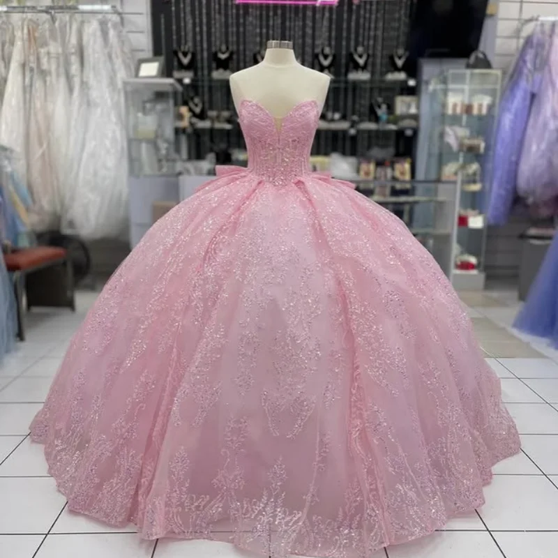 

Простые блестящие розовые платья для квинсеаньеры с открытыми плечами, с кристаллами и блестками, длинным шлейфом, большим бантом, Vestido De 15 Quinceanera, на заказ