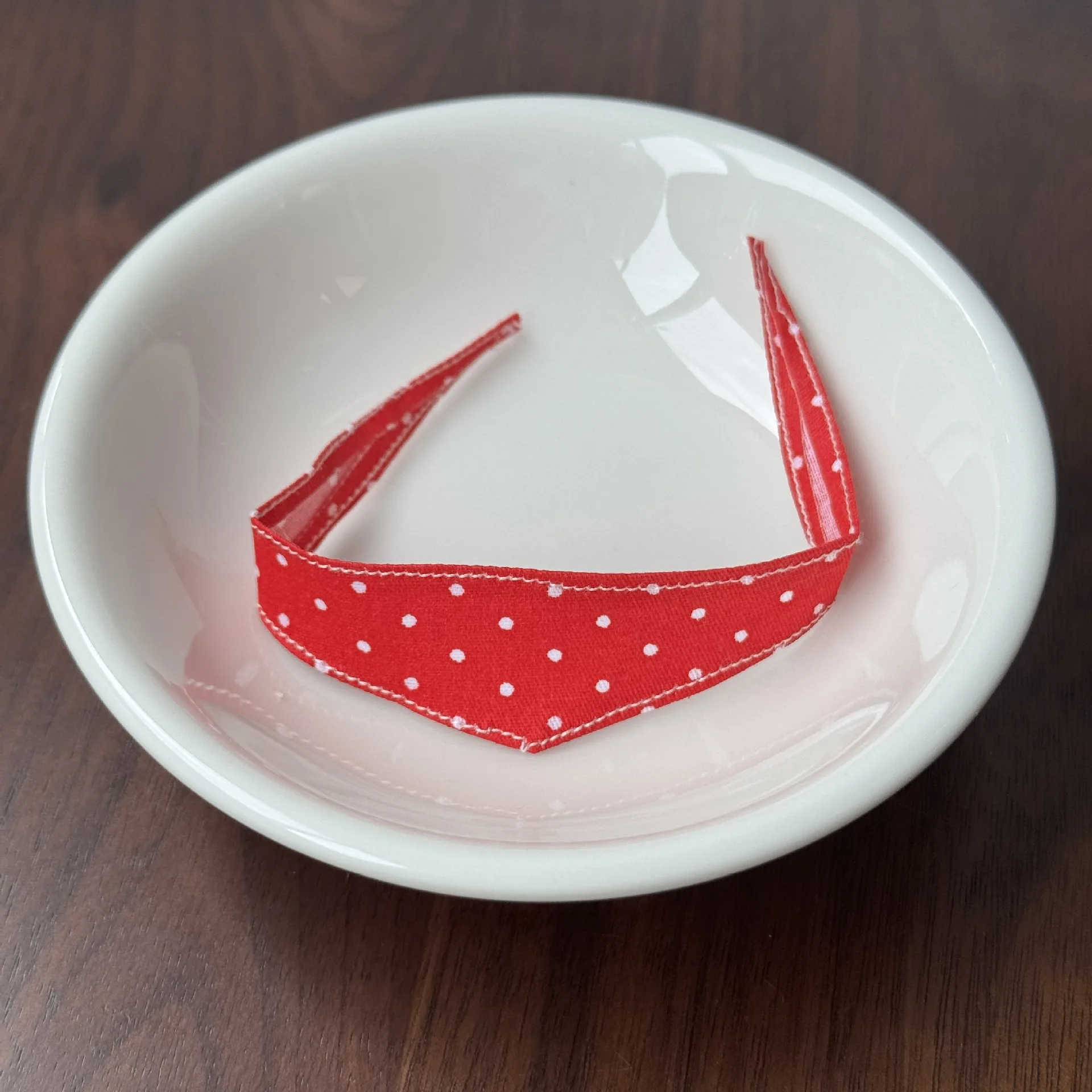 ملحقات مريلة لـ 10 سم Mini Labubu 4th Gen 4.0 ملابس دمى منقط وأنماط الأزهار