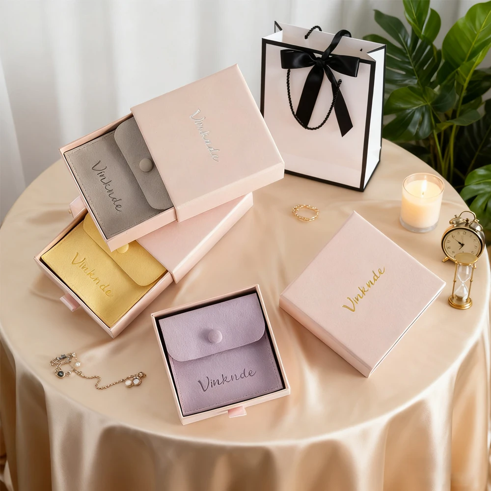 

100 шт. 8x8x1,7 см бумажная упаковочная коробка для ювелирных изделий с персонализированным логотипом, кольцо, браслет, серьги-гвоздики, ожерелье, упаковочные коробки, сумки для ювелирных изделий