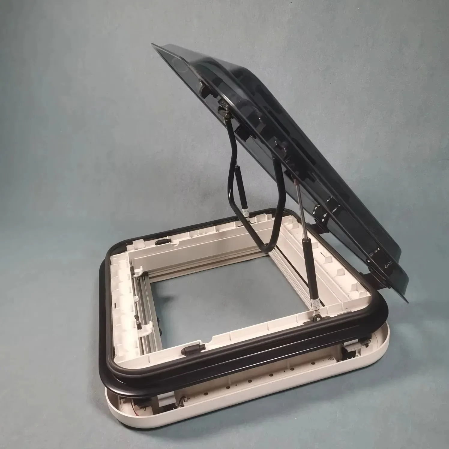Immagine 7: Lucernario Manuale per Camper, Roulotte e Motorhome 500*500mm con Luci LED