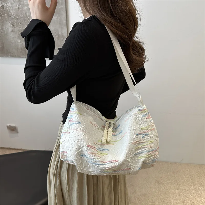 Versatile Casual Daily Commuting Shoulder Bag, Fashionable and Simple Large Capacity Embroidered Thread Diagonal Cross Tote Bag